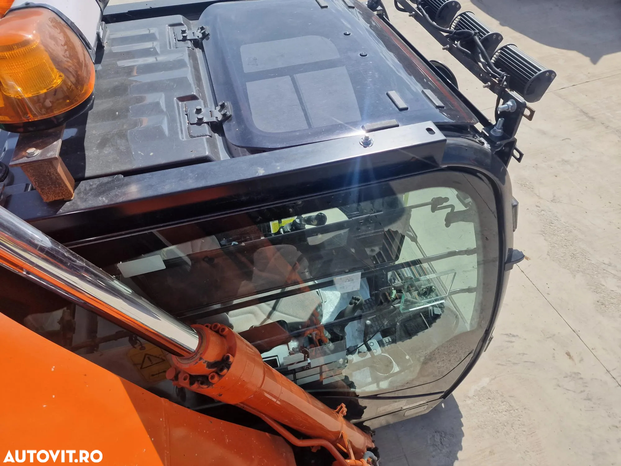 Hitachi ZX135-3.552h, 2020, LAMA NIVELARE, COMPACT in gabarit, CUPLA RAPIDA hidraulica, Int picon, Inst hidr rotire atasamente, Masa operationala 15,7t, ad sapare 6m, Ridica tevi 8,5t, camera spate si 2 laterale, consum 9l/h, sist antifurt, PROMOTIE 86900eur - 40