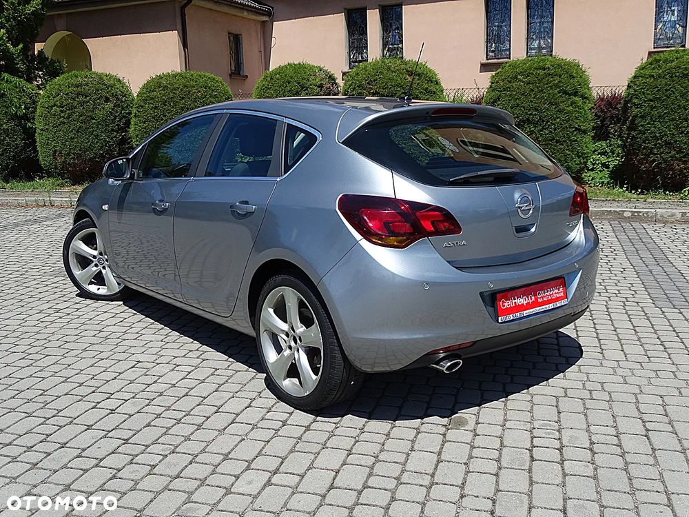 Opel Astra 1.6 Turbo Cosmo - 17