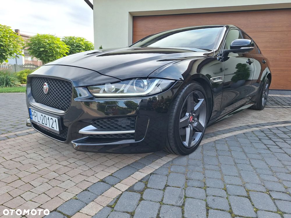 Jaguar XE 20d R-Sport - 1