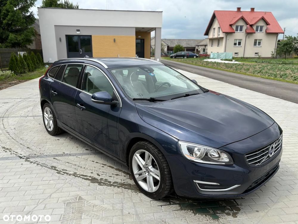 Volvo V60 T5 Geartronic Momentum - 1