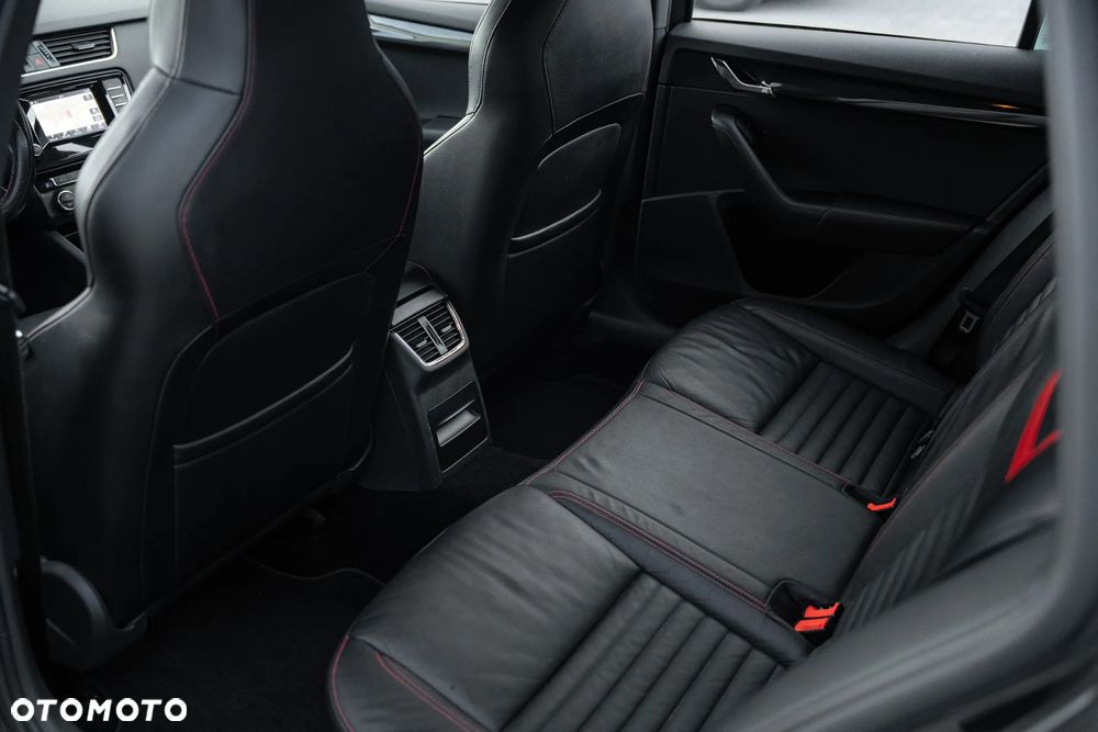 Skoda Octavia 2.0 TSI RS - 26