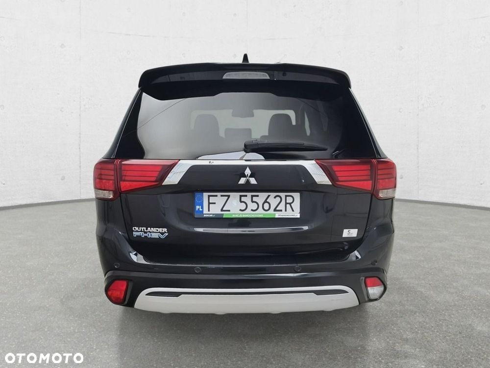 Mitsubishi Outlander - 4