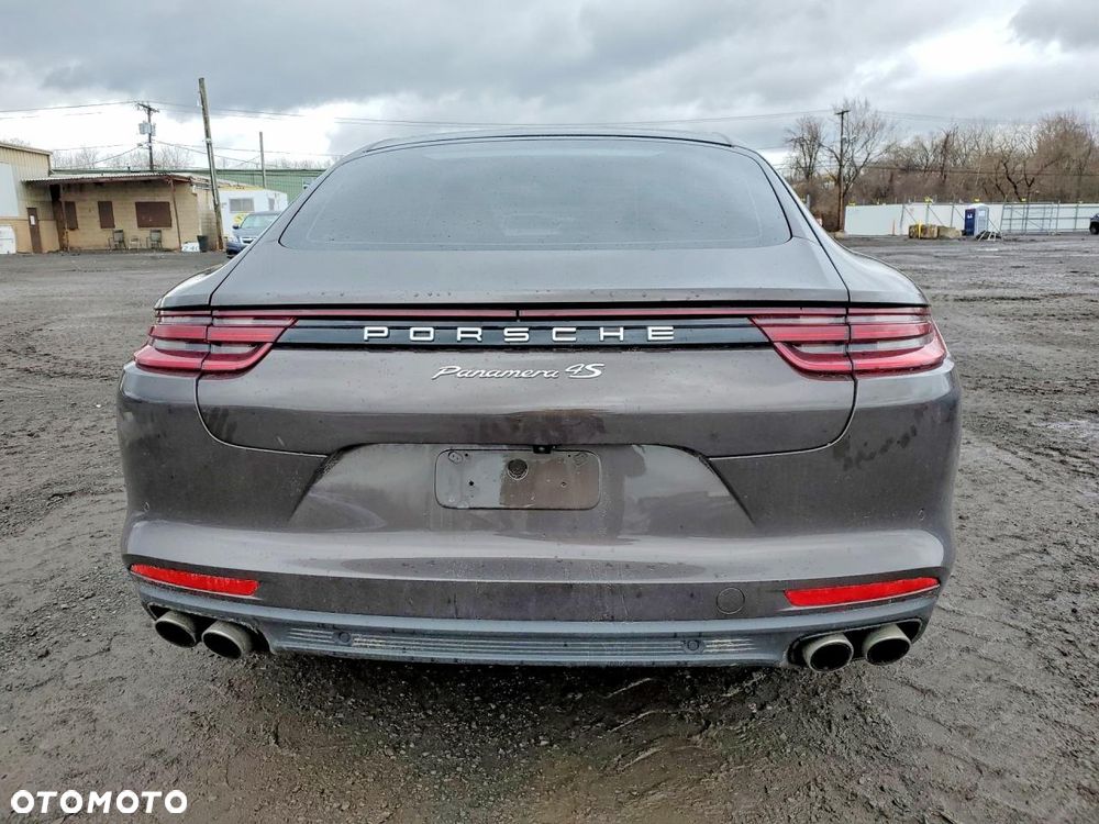 Porsche Panamera 4S - 6