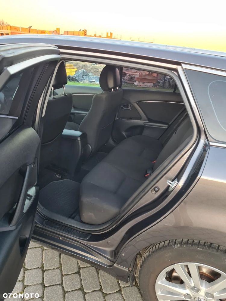 Toyota Avensis 2.0 D-4D Sol - 18