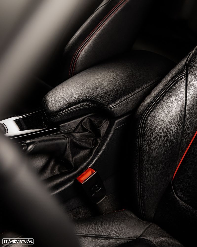 BMW 318 d xDrive Sport Line - 23