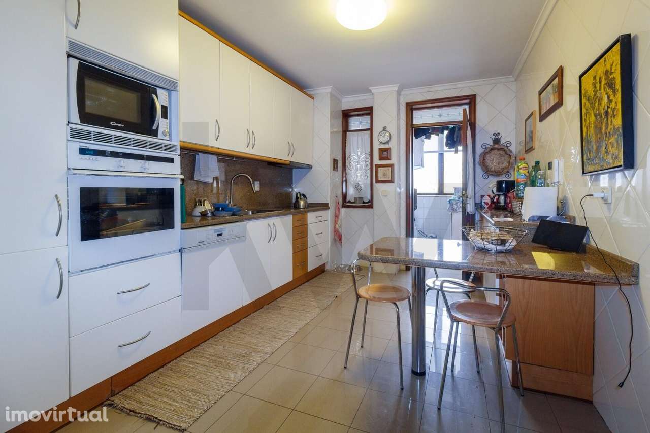 T4 à Venda ao centro de V. N. Gaia 2 lugares de garagem e arrumo - Grande imagem: 4/31