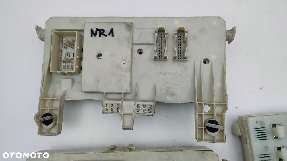 VOLVO V50 - S40 - XC60 SKRZYNKA BEZPIECZNIKÓW / MODUŁ BSI BCM CEM - 6