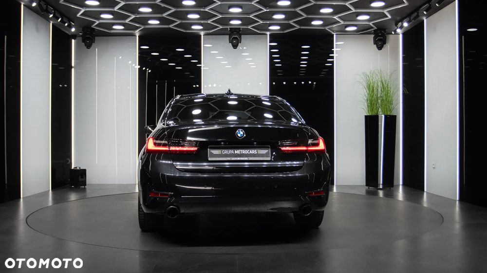 BMW Seria 3 320d M Sport - 6