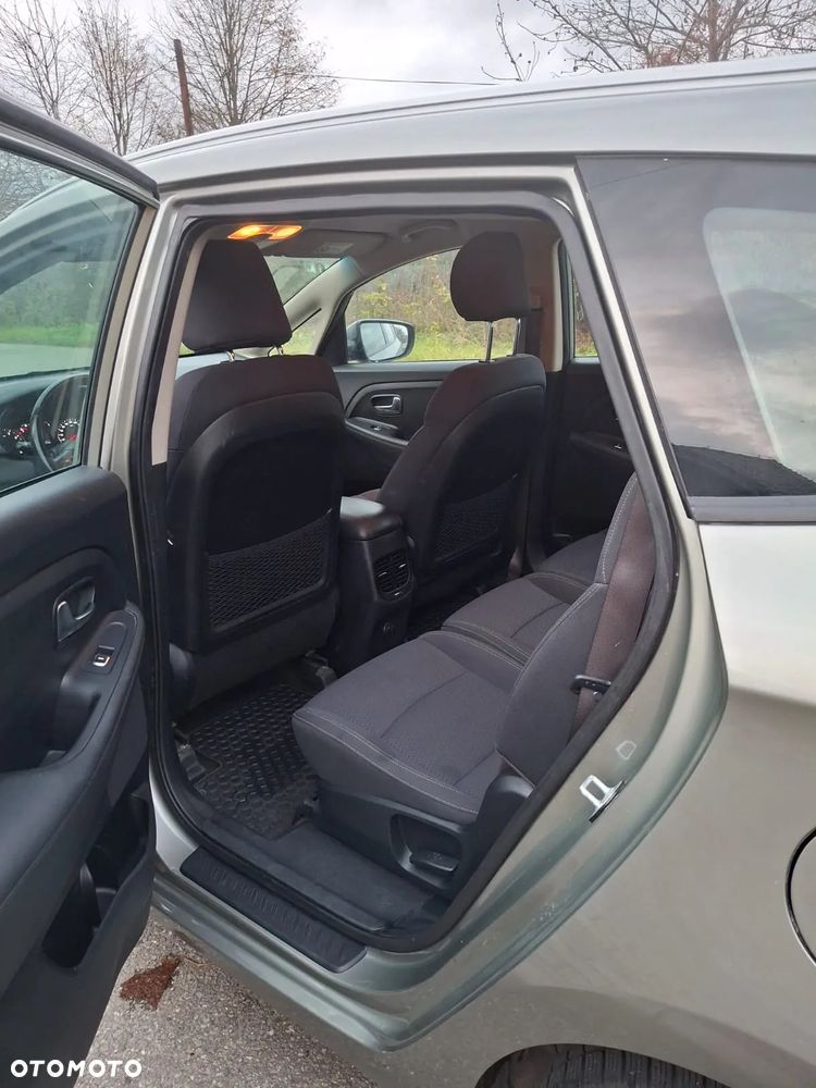 Kia Carens 1.6 GDI Attract - 9