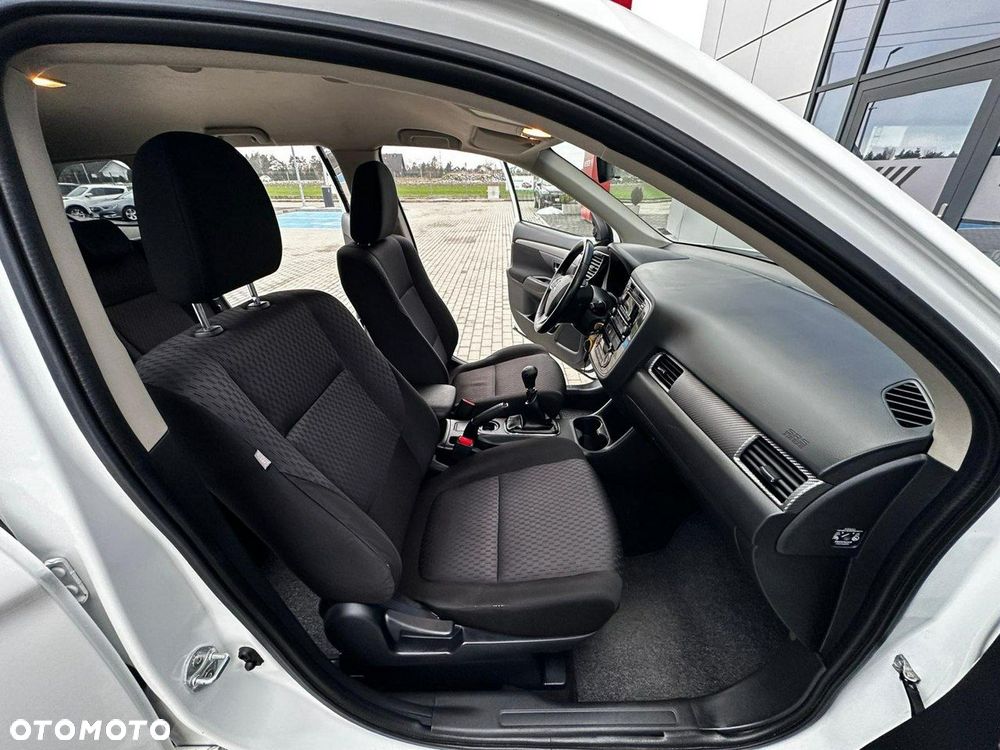 Mitsubishi Outlander 2.0 2WD Invite - 14