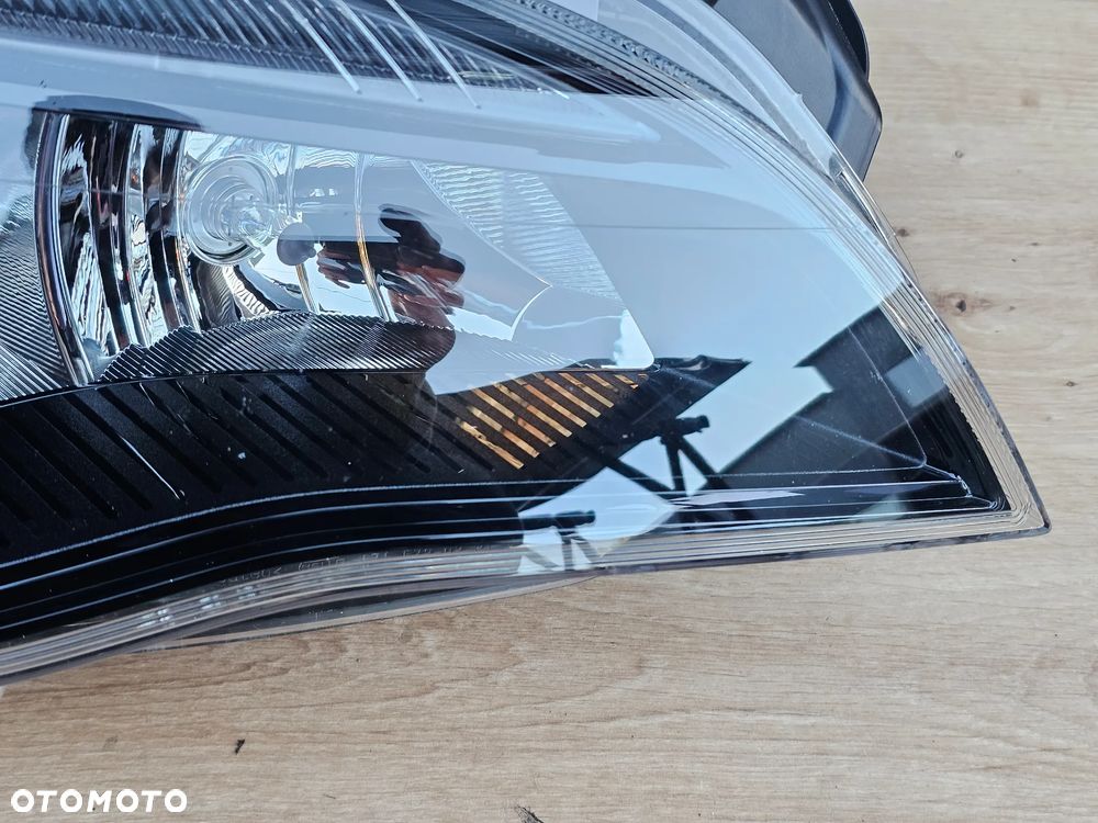 LAMPA PRAWA PRZEDNIA PRAWY PRZÓD OPEL ASTRA J CIEMNA !!!Z LED!!! 100% OK EUROPA BARDZO ŁADNA - 2