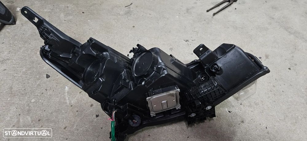 Farol esq nissan leaf - 3