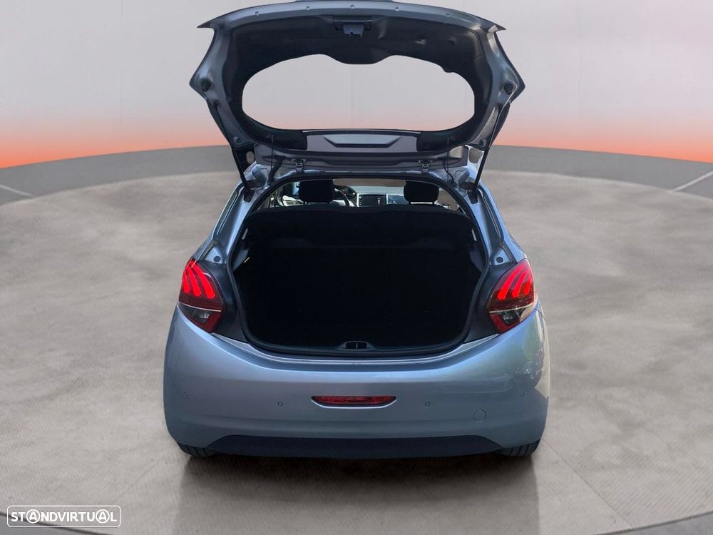 Peugeot 208 1.2 PureTech Signature - 17