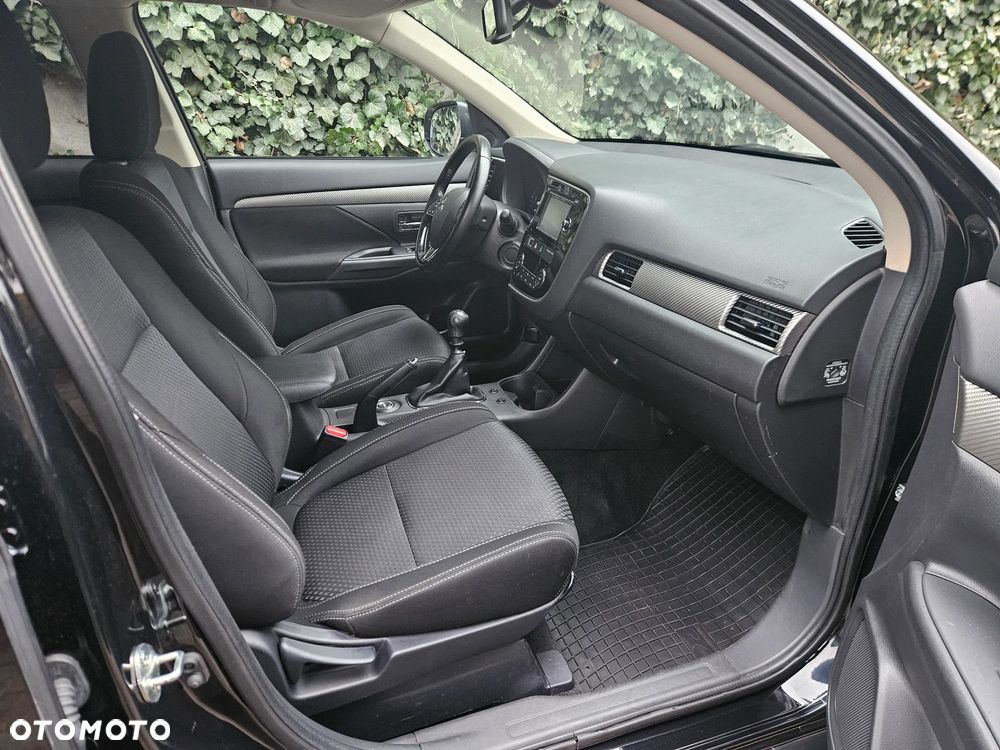 Mitsubishi Outlander 2.2 DI-D 4WD Plus - 20