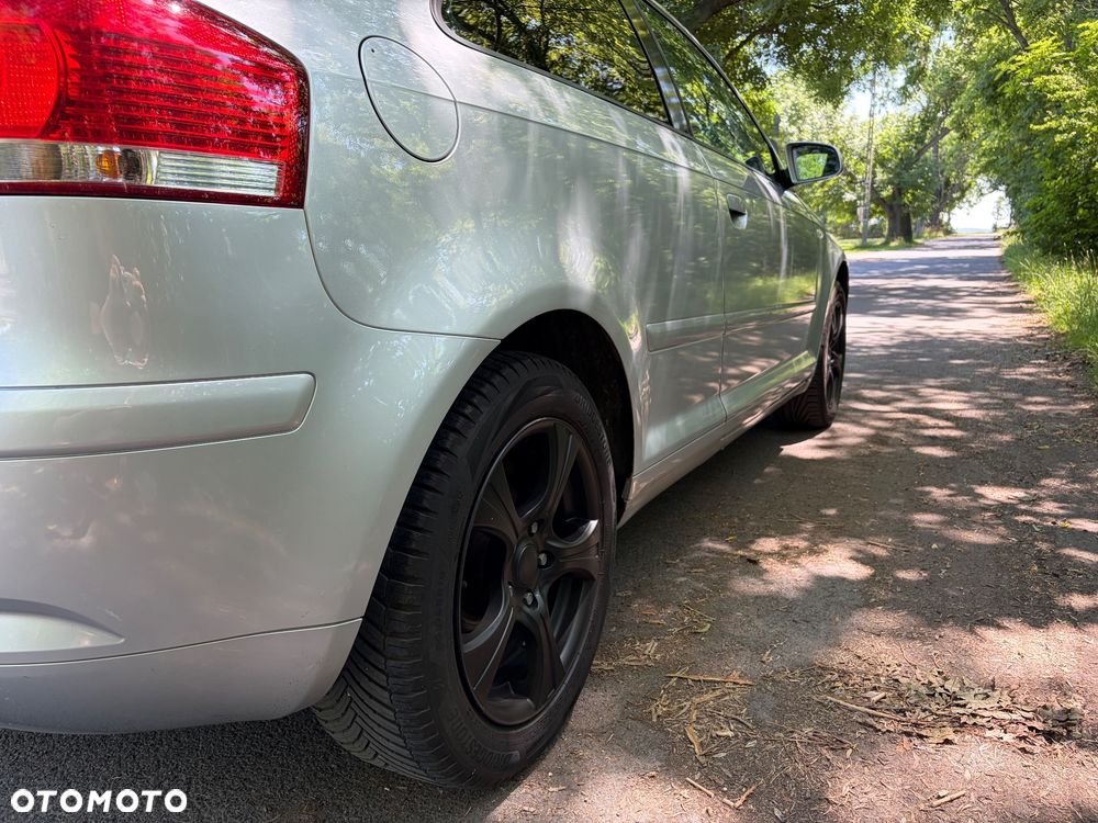 Audi A3 3-drzwiowe 1.6 Attraction - 8