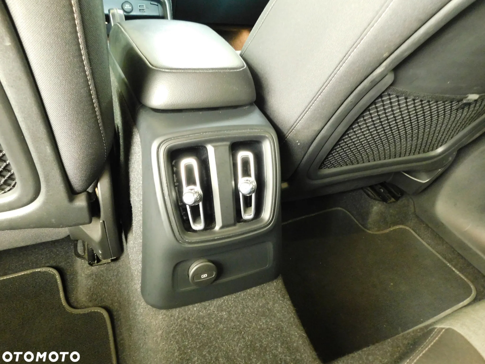 Volvo XC 40 T4 Plug-In Hybrid Inscription - 17