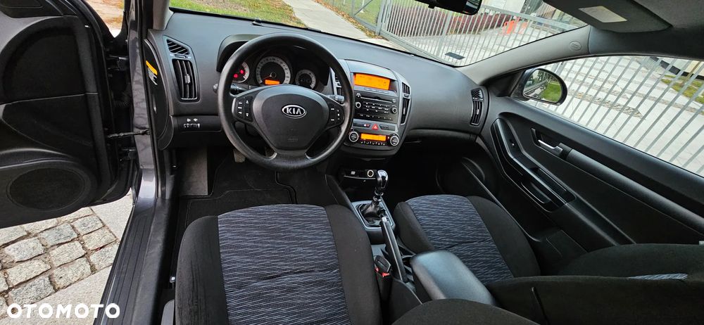 Kia ProCeed - 12