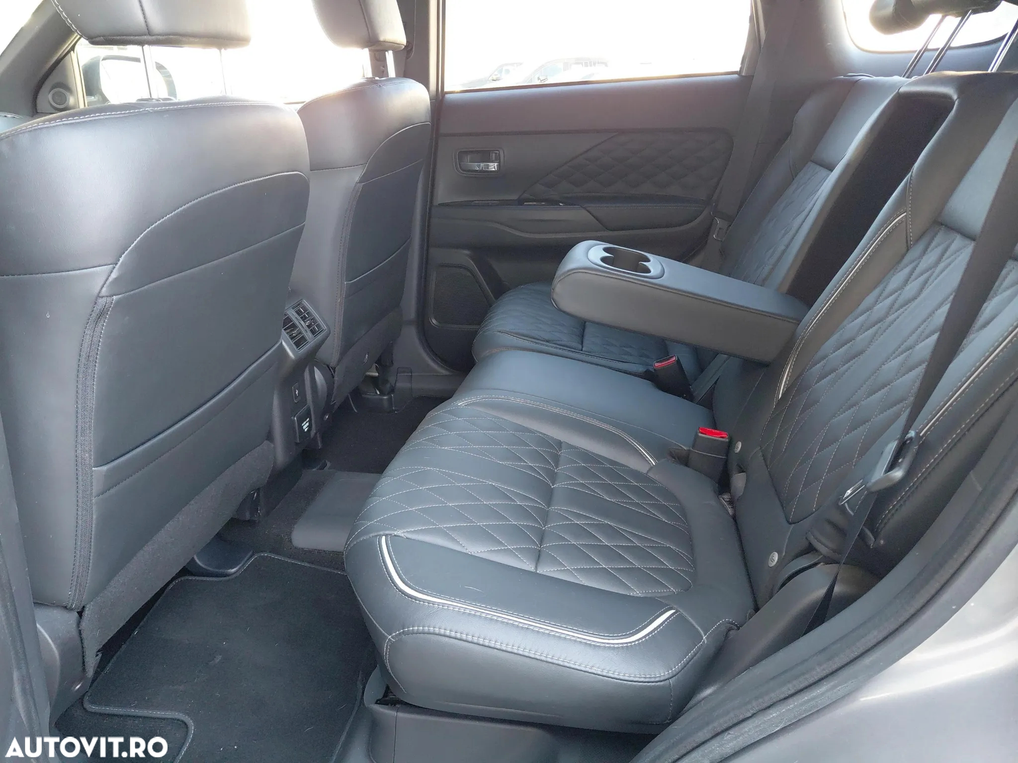 Mitsubishi Outlander 2.4 4WD Plug-In Hybrid Spirit - 13