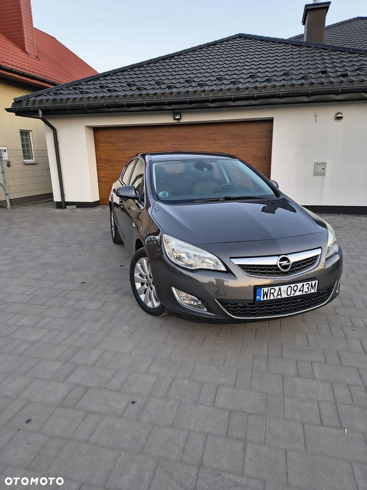 Opel Astra 2.0 CDTI Cosmo - 1