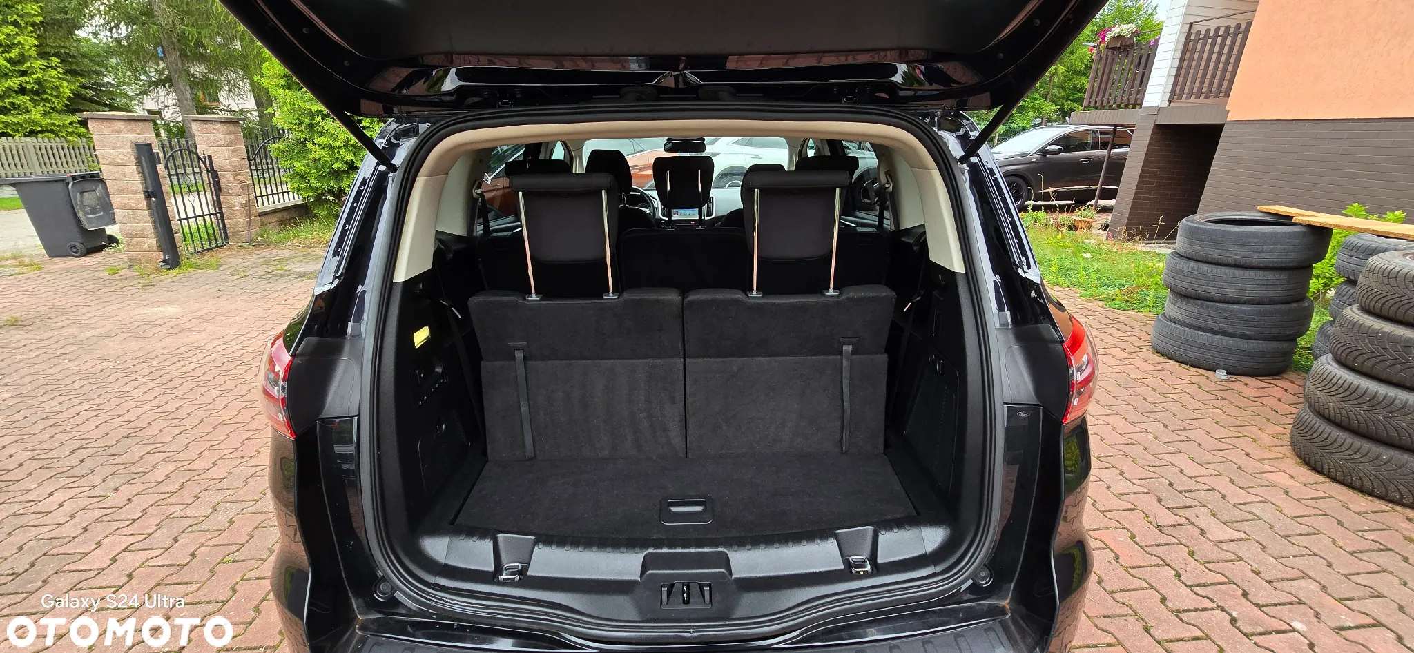 Ford S-Max - 12