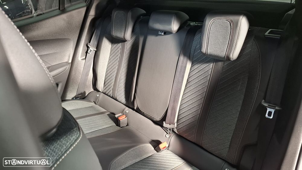 Peugeot 2008 1.2 Hybrid Allure e-DCS6 - 17