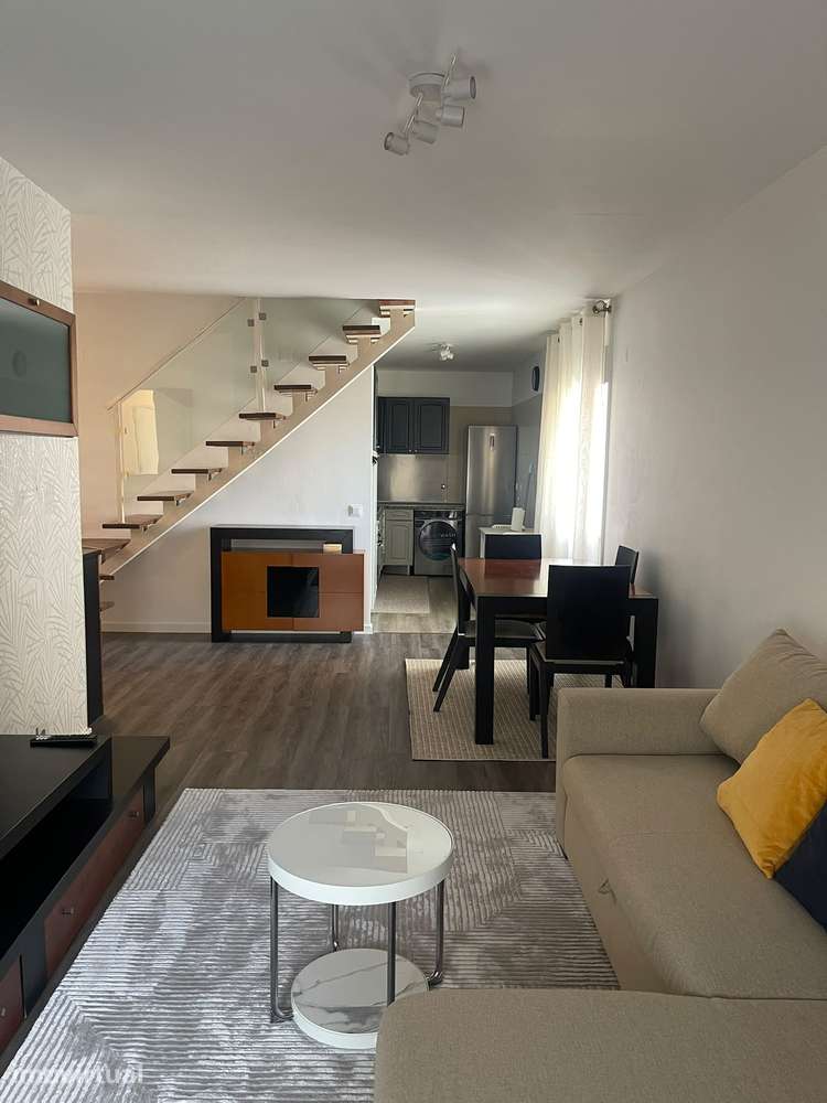 Venda de Apartamento T2+1 Duplex na Tapada das Mercês - Grande imagem: 4/23