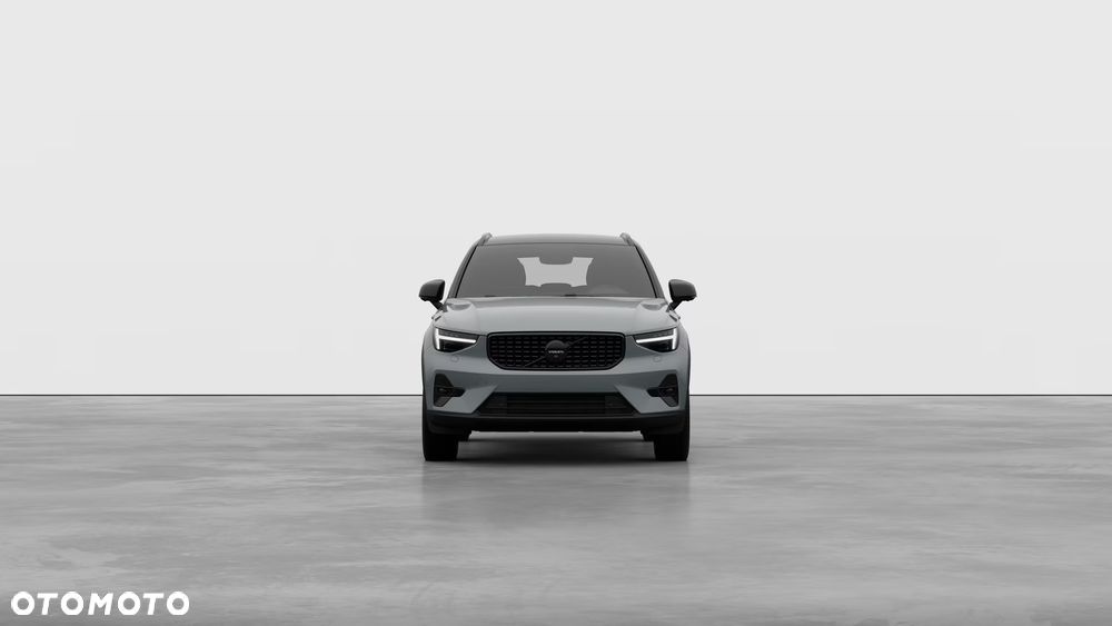 Volvo XC 40 B4 Plus Black Edition - 2