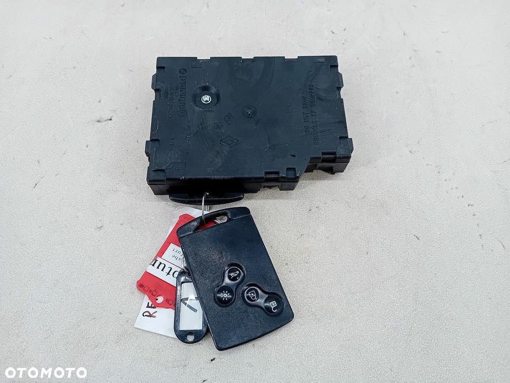 CZYTNIK KART RENAULT CAPTUR 285900647R A2C84331700 0.9 TCE - 5
