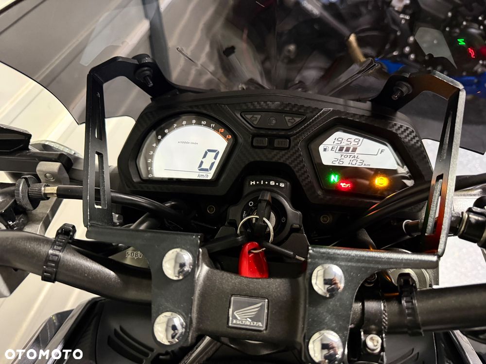 Honda CB - 12