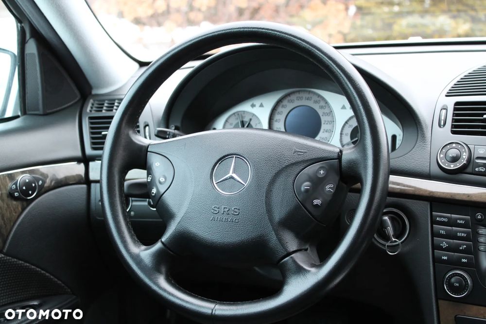 Mercedes-Benz Klasa E 240 4Matic Avantgarde - 27