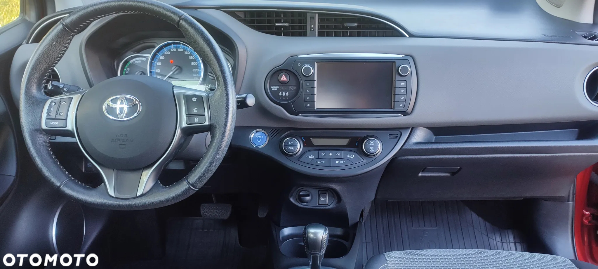 Toyota Yaris Hybrid 100 Premium - 23