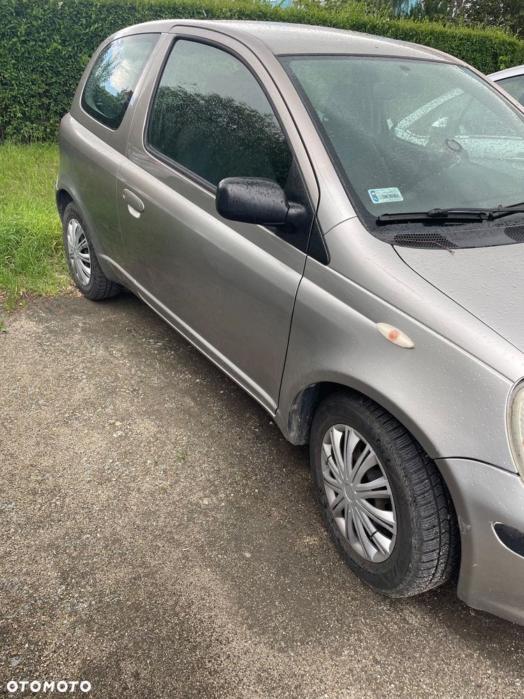 Toyota Yaris 1.0 Base - 2