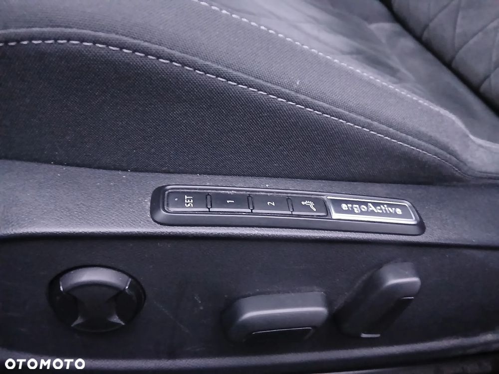 Volkswagen Golf - 25