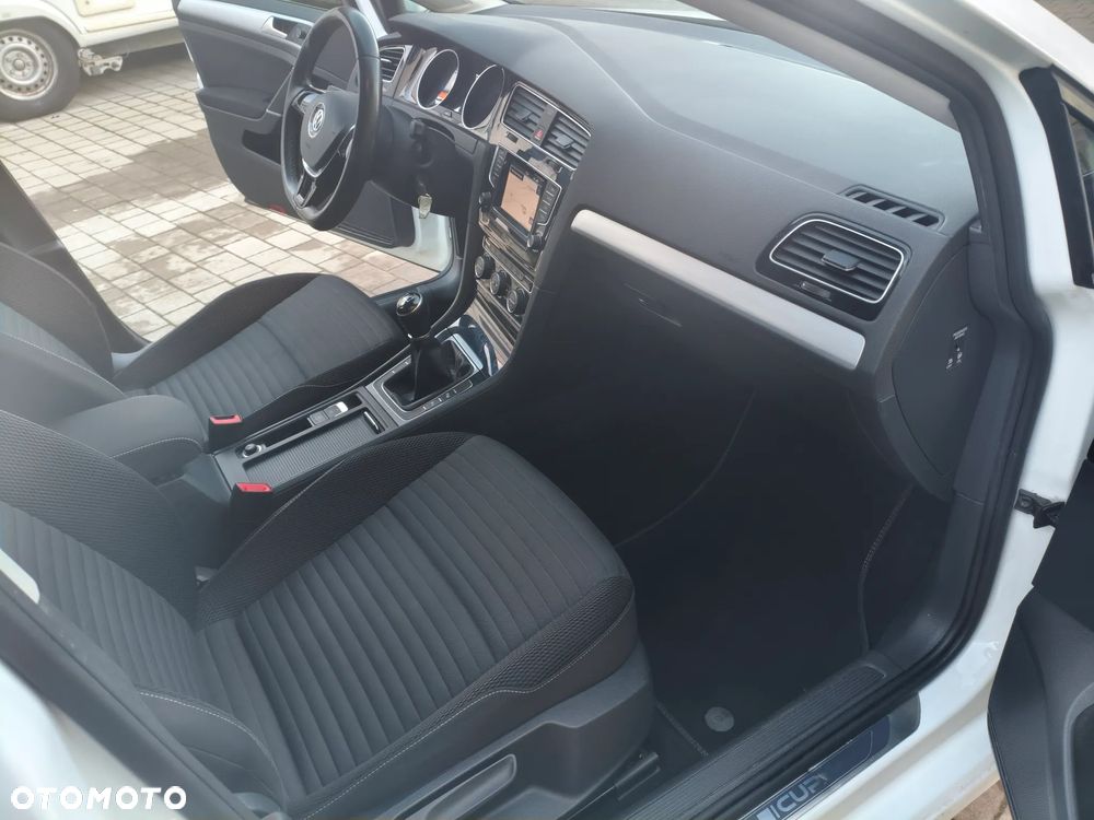 Volkswagen Golf 1.6 TDI BlueMotion Technology Cup - 32