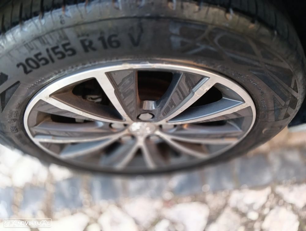 Peugeot 308 1.2 PureTech Style J17 - 20