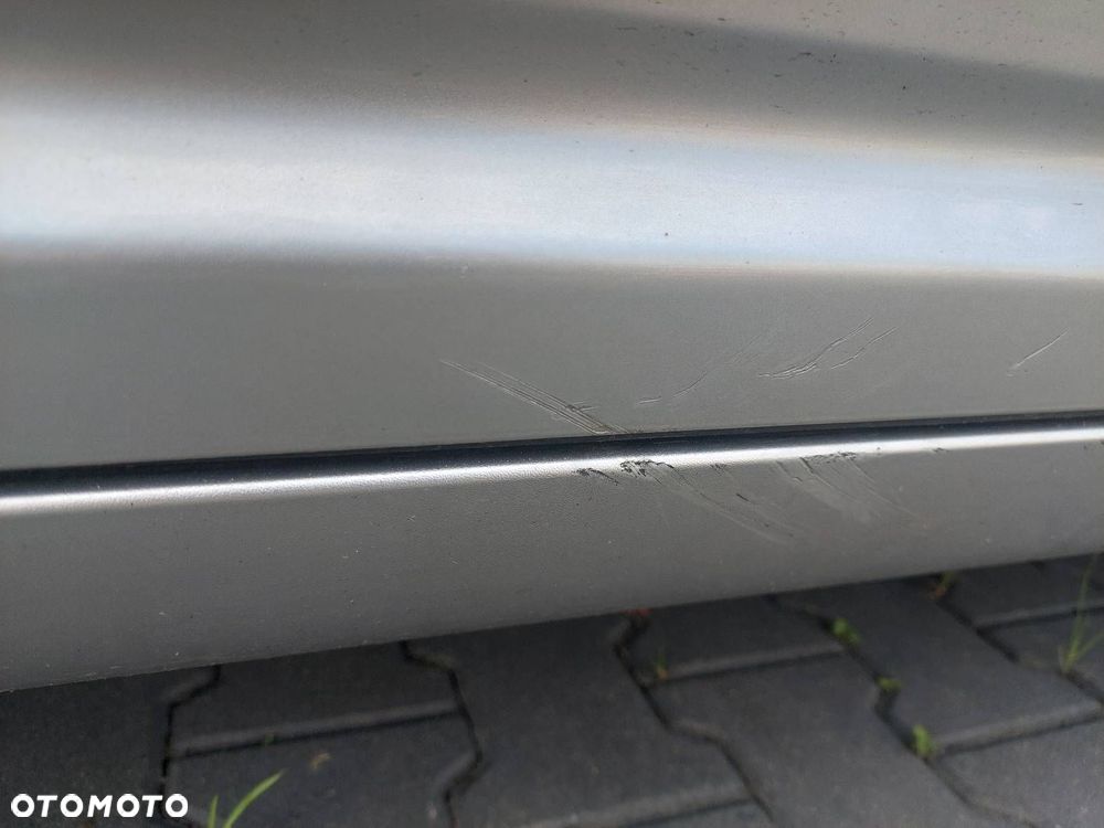 DRZWI KOMPLETNE LEWY TYŁ TOYOTA AVENSIS T25 HB 5D 1C0 - 4