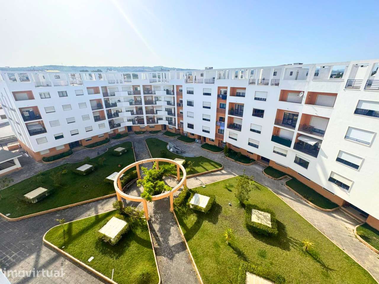 Apartamento T4 no centro do Carregado - Grande imagem: 2/21
