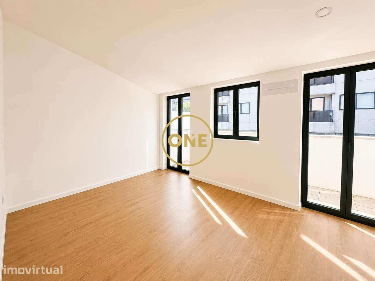 T2+1 Duplex | Design Contemporâneo com Charme em Pedra | São Roque da - Grande imagem: 2/13