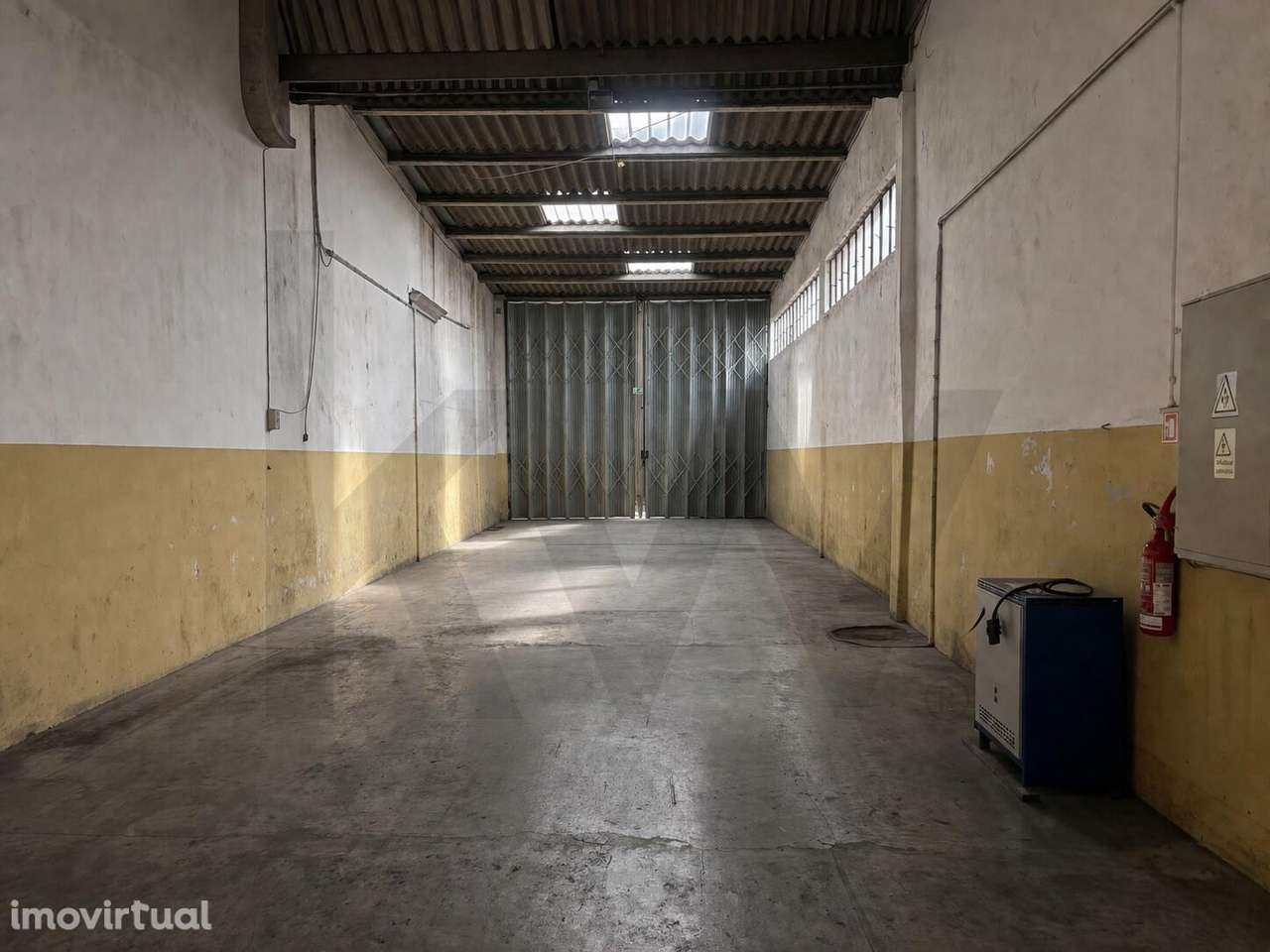 Armazém com 700m2 para arrendamento na Maia - Grande imagem: 3/5
