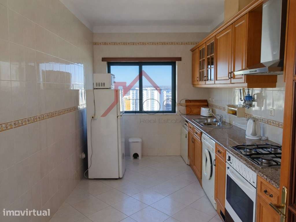 Apartamento T3 usado com elevador e garagem em Portimão, centro da ... - Grande imagem: 5/32