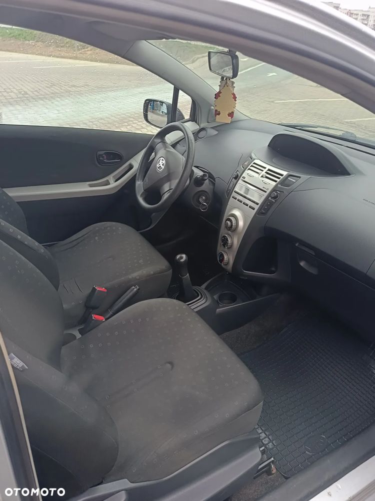 Toyota Yaris 1.3 Sol - 6