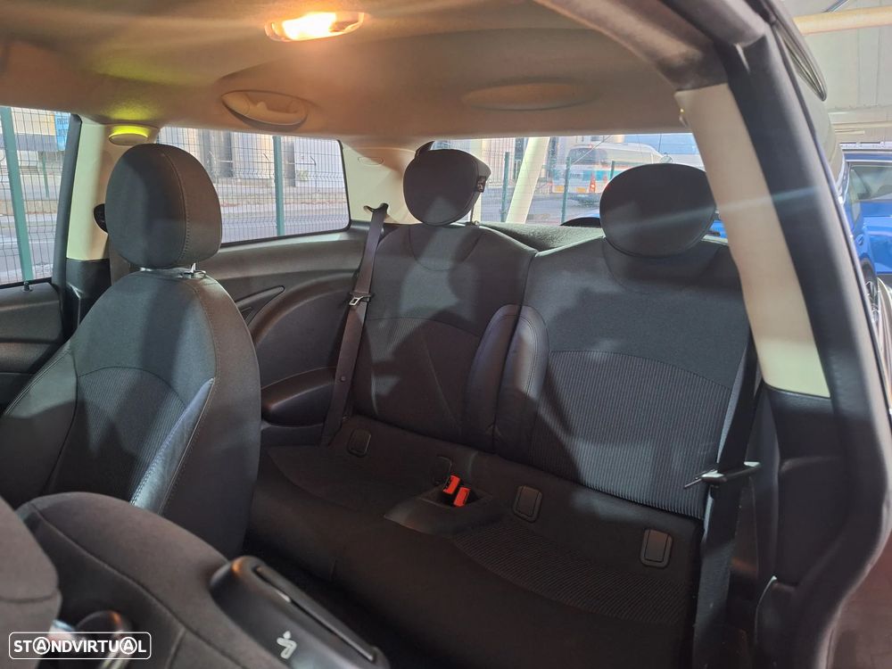 MINI 3 Portas Cooper D - 18