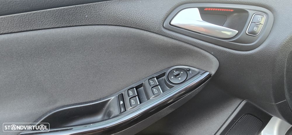 Ford Focus 1.0 EcoBoost Titanium - 18