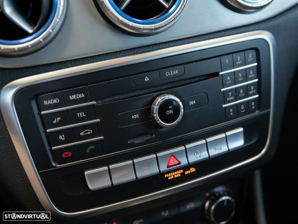 Mercedes-Benz CLA 200 d Shooting Brake AMG Line - 16