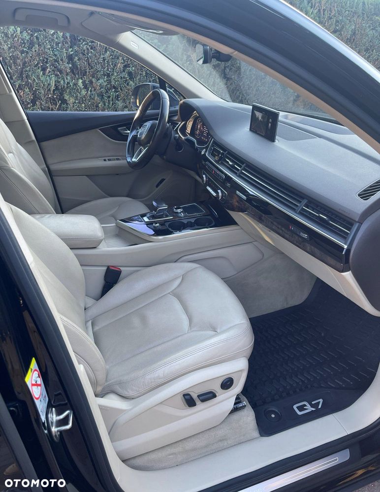 Audi Q7 - 1