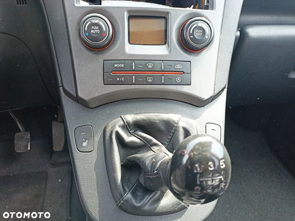 Kia Carens 2.0 EX - 7