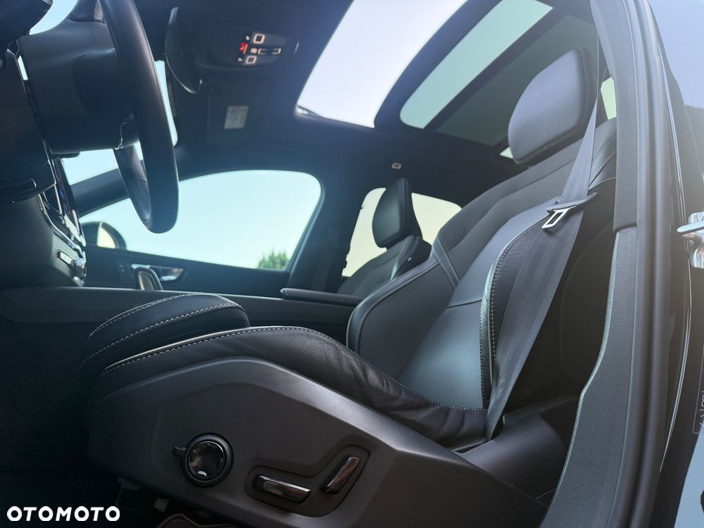 Volvo XC 60 B4 B Plus Dark - 26