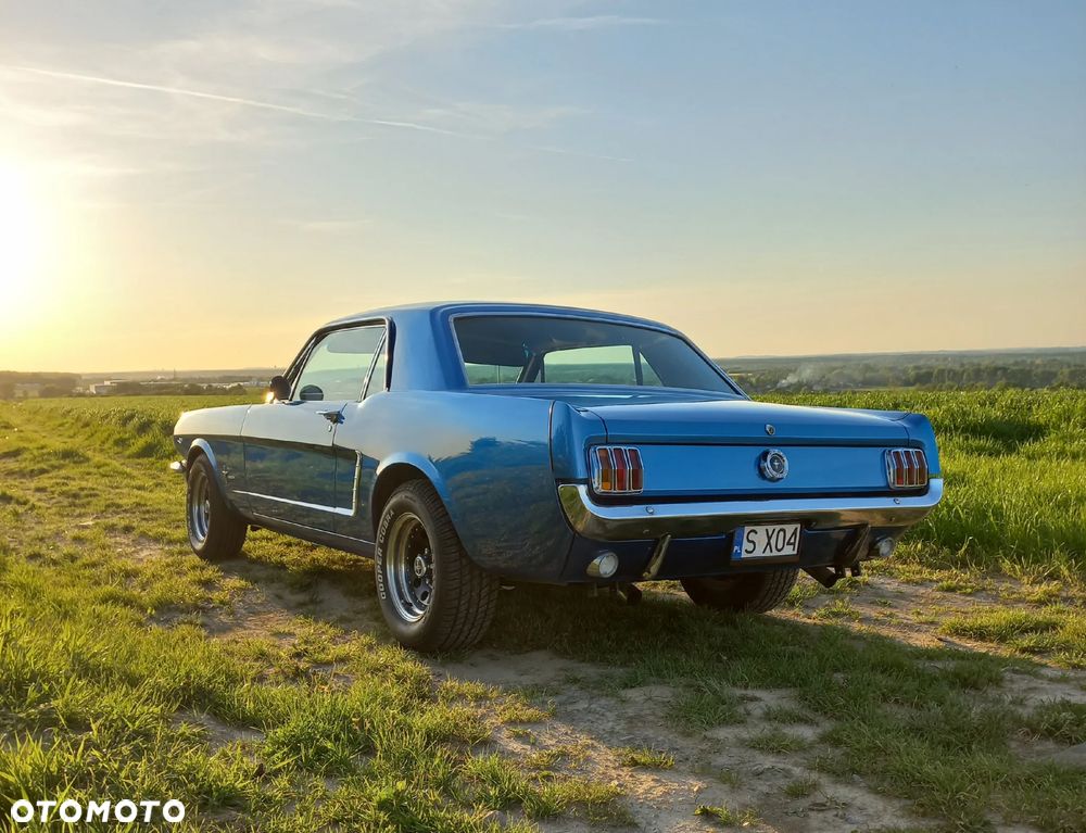 Ford Mustang - 4