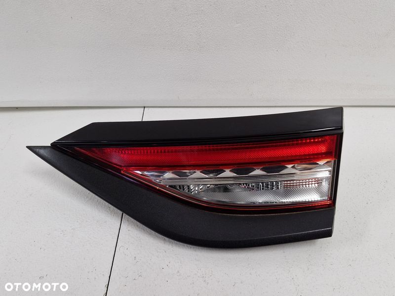 CITROEN DS3 CROSSBACK LAMPA PRAWY TYŁ W KLAPĘ 9836711280 - 1