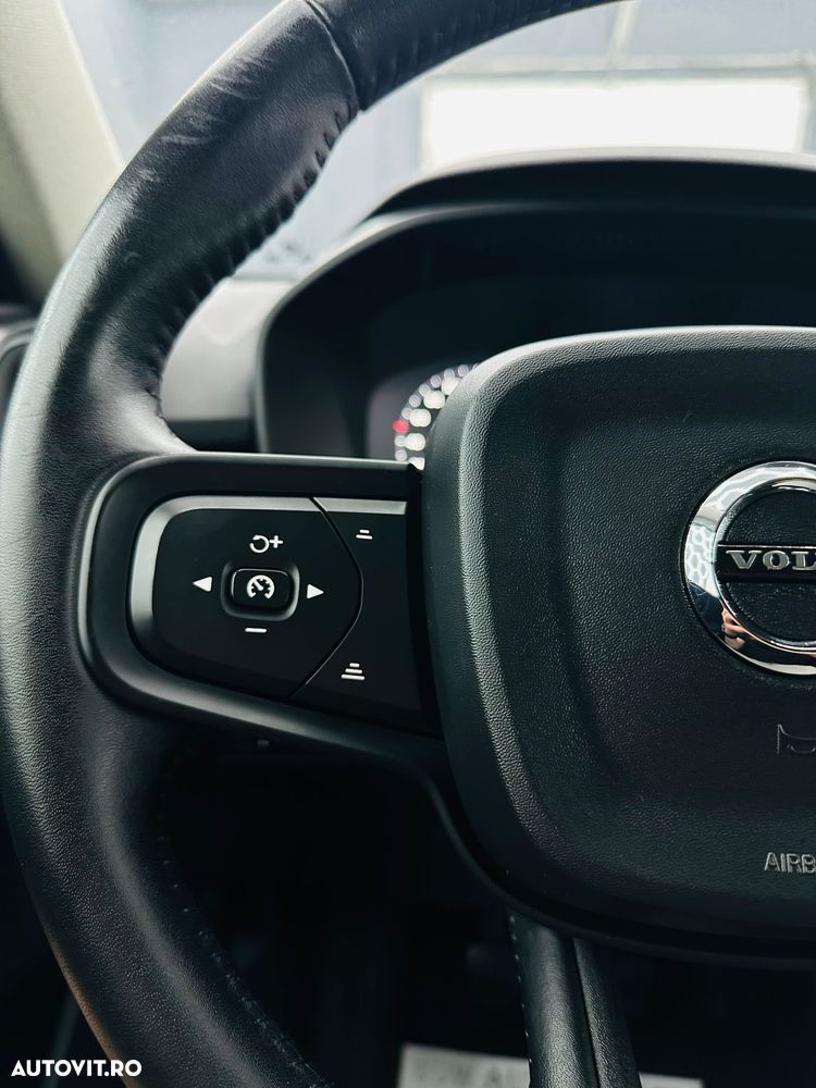 Volvo XC 40 T3 Momentum - 31